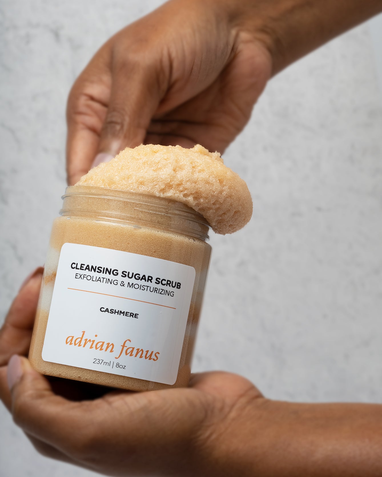 SCENT DESCRIPTION  Notes of saffron, lemon and pimento berries with a blend of floral, patchouli, and base notes of vanilla and cashmere wood. 