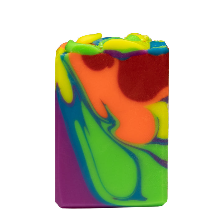 Top notes of tangy lemon zests, orange, and carbonation; followed by middle notes of spicy bergamot, mint, and lavender sitting on a base note of rosewood. 