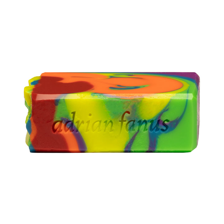 Top notes of tangy lemon zests, orange, and carbonation; followed by middle notes of spicy bergamot, mint, and lavender sitting on a base note of rosewood. 