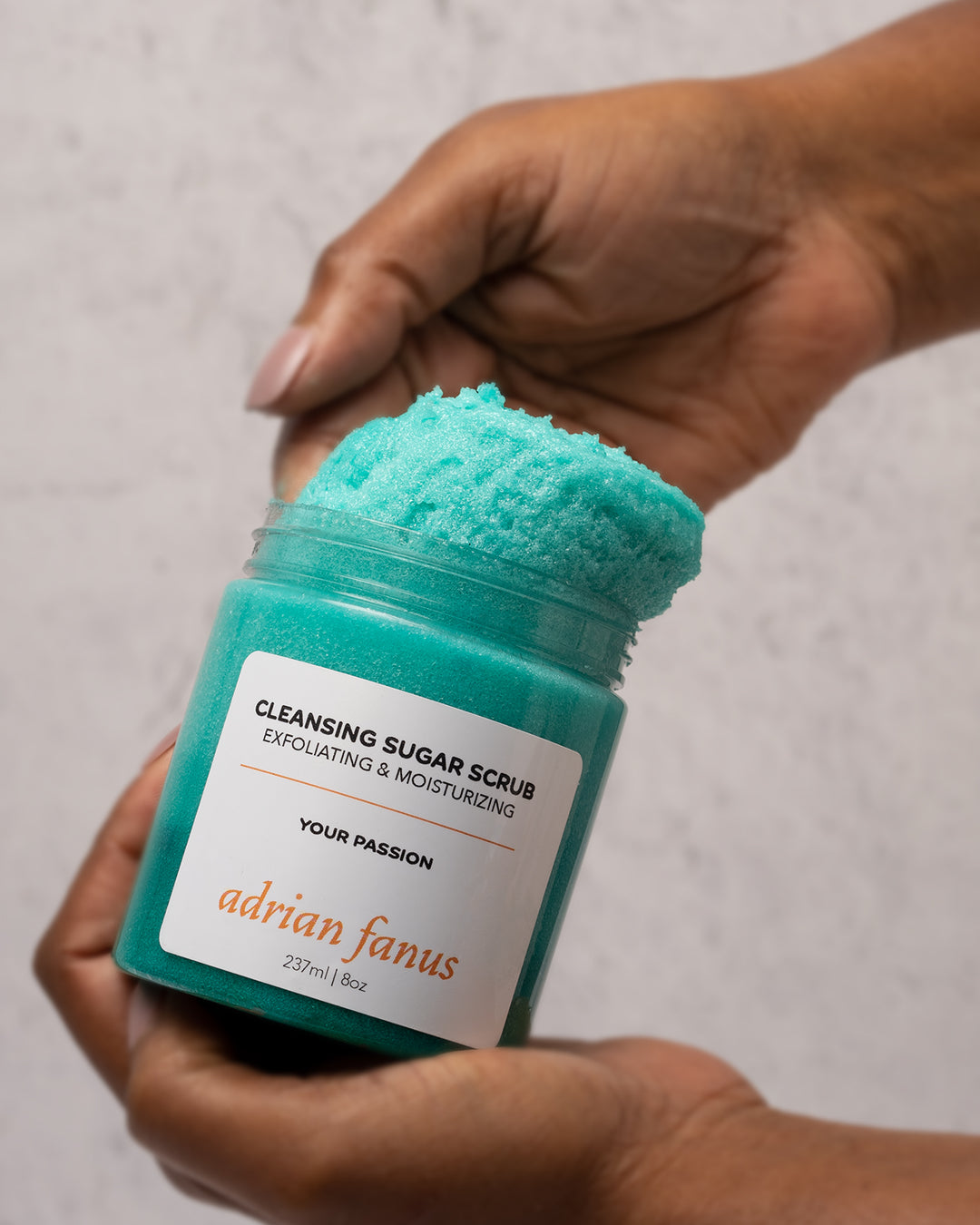 SCENT DESCRIPTION  A romantic blend of fragrance oils and essential oils, with floral notes of  lilac, gardenia, carnation, lavender, and hyacinth on a strong bouquet of roses.